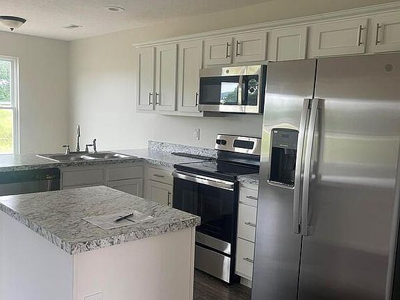 2nd image of 40 Christian Ct