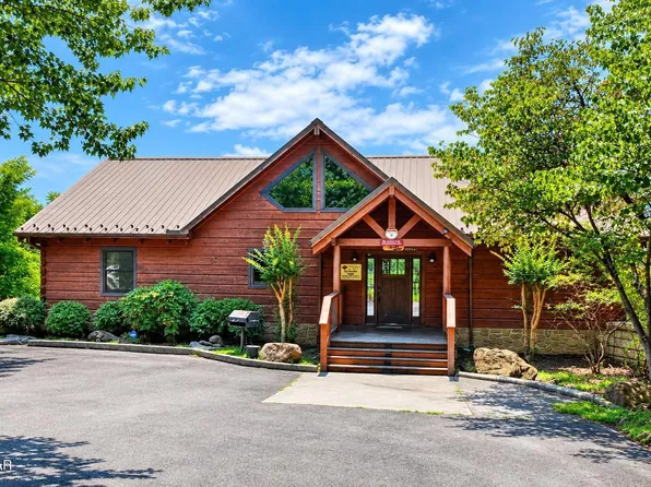 1959 Blackthorn Trl, Sevierville, TN 37876