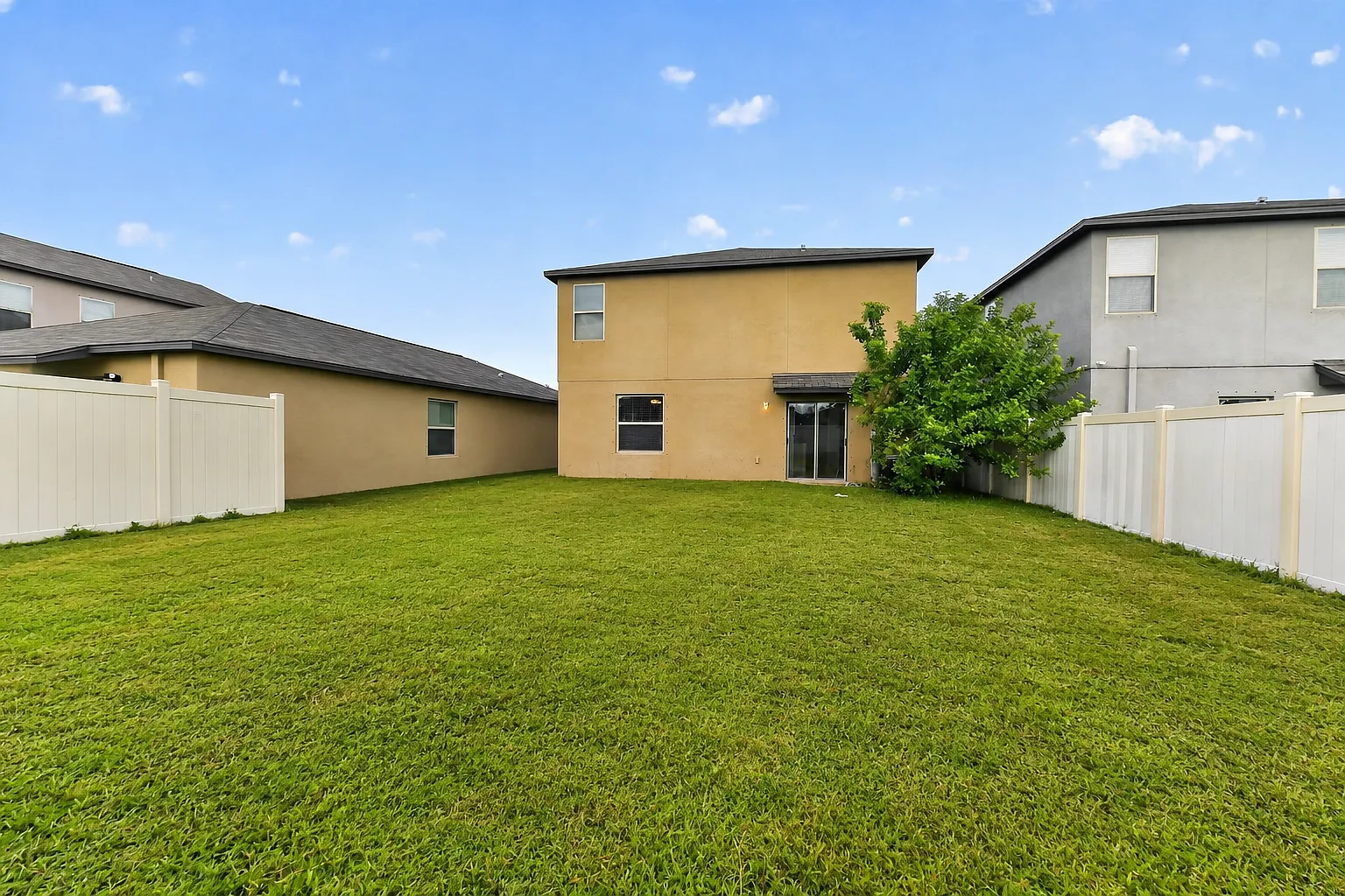 4 bed, 2.5 bath, 1914 sqft, $3,875 — Photo 3