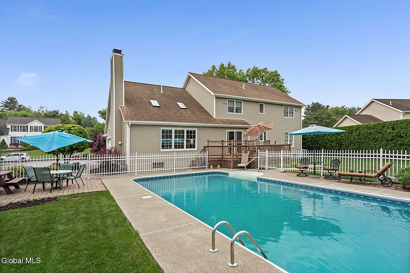 4th image of 2501 Angelina Drive