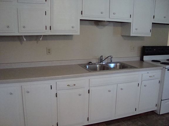 2nd image of 923 10th Ave S