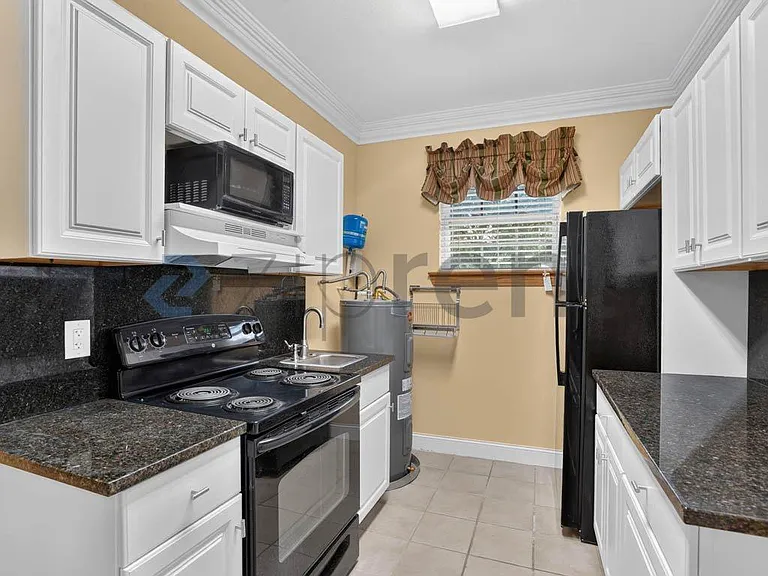 906 Diamond Cir — Photo 37