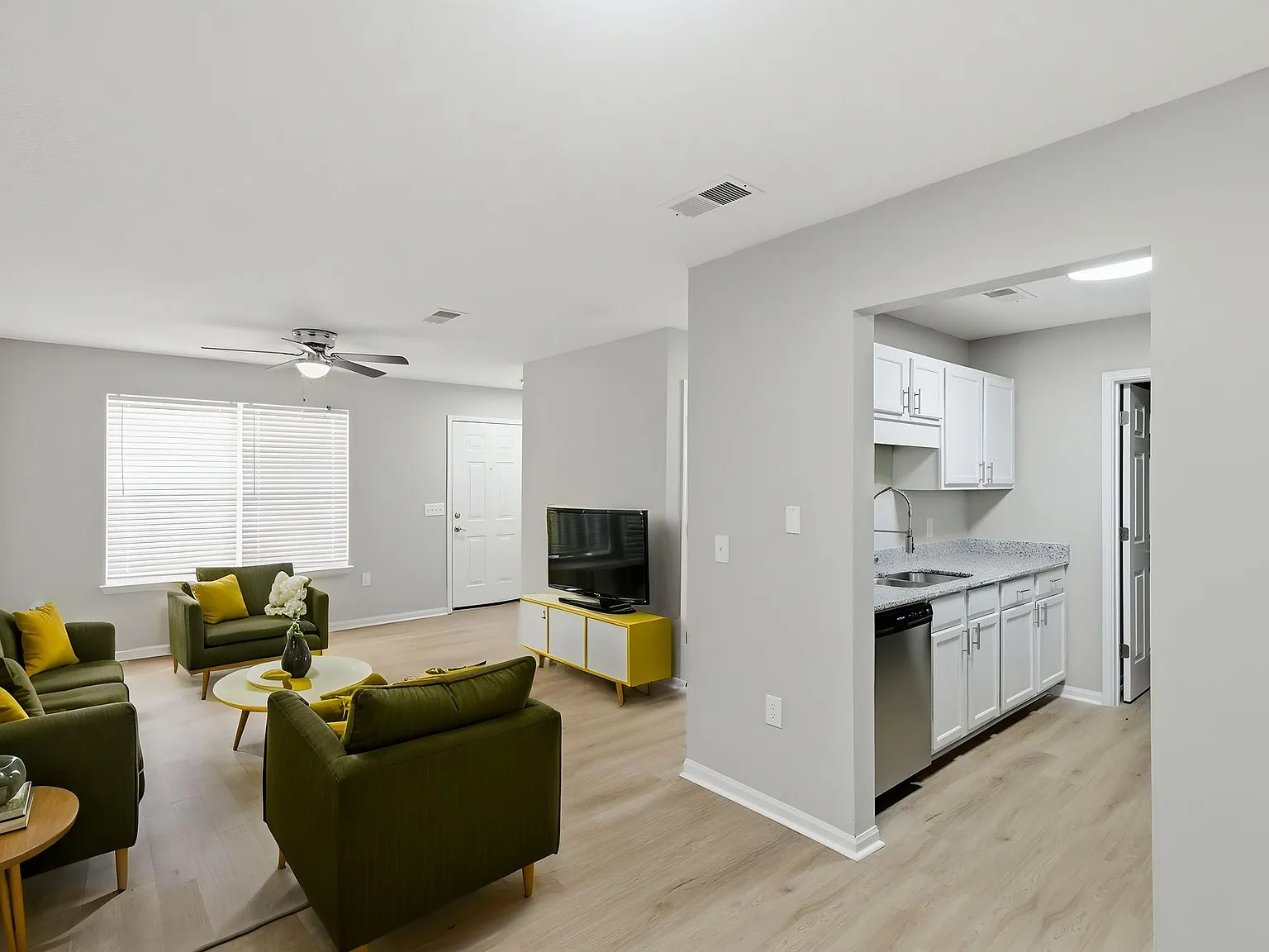 Englewood Apartments — Photo 2
