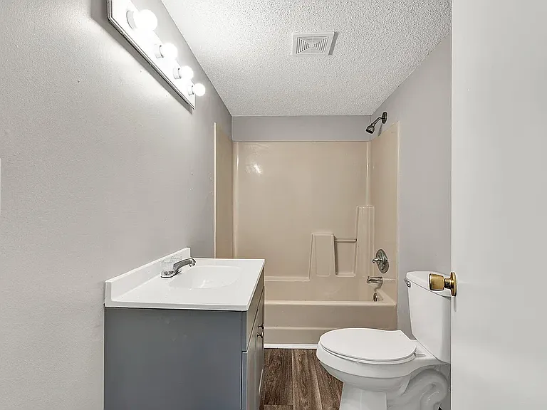 8633 Hilltop Dr — Photo 12