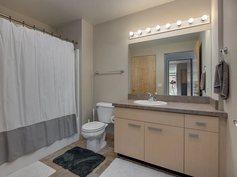 309 W Washington Ave — Photo 14