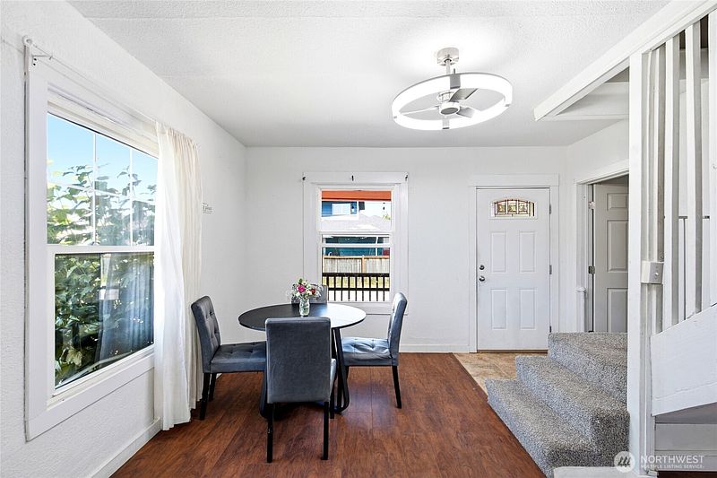 4th image of 709 Celery Avenue