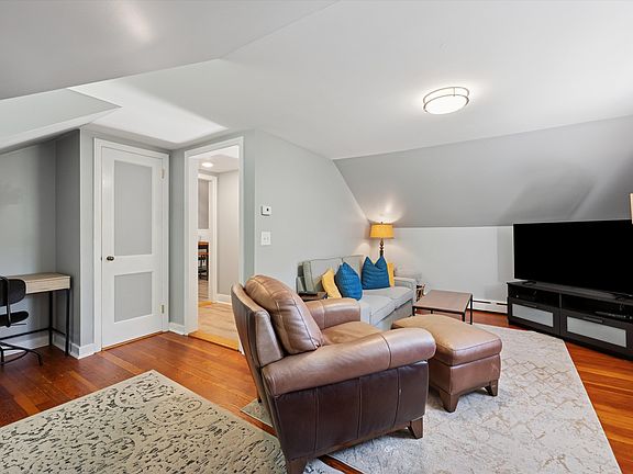 4th image of 40 Carroll St