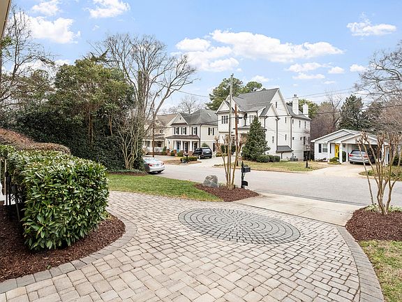 3rd image of 2621 Davis St