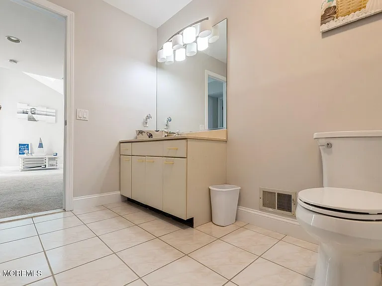 22 Longpoint Dr — Photo 14