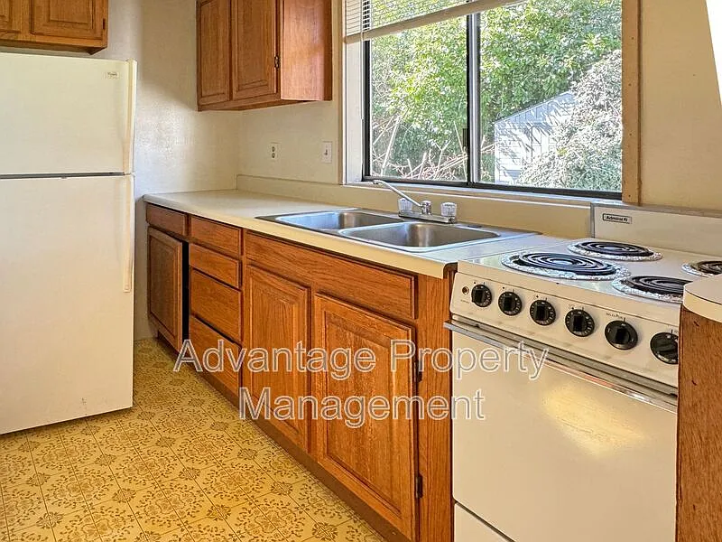 Building Photo - 444 NW 17th St #1/2