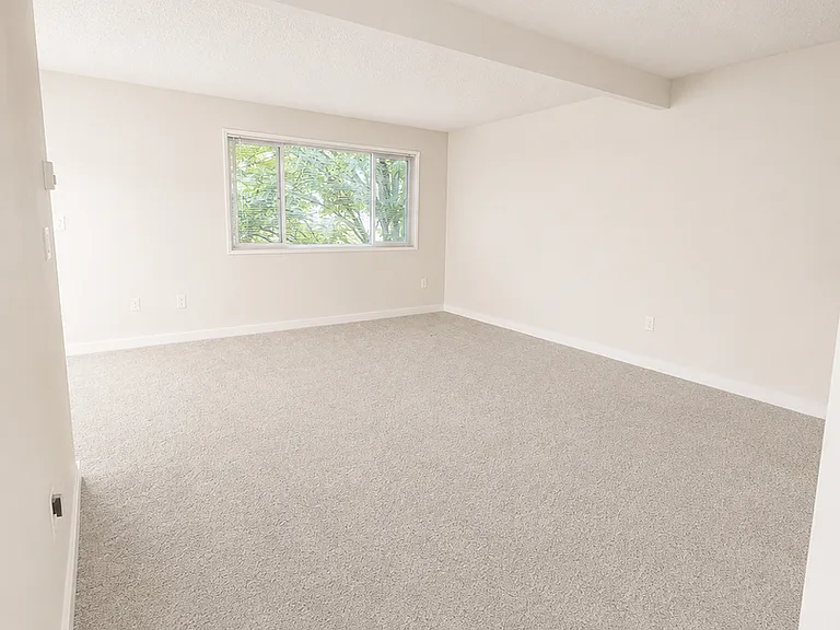 Edmonds Crest Apartments — Photo 12