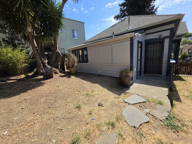 3139 Harrison St — Photo 29