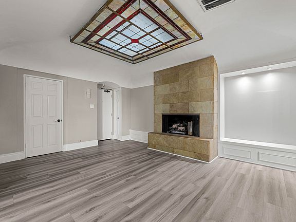 3rd image of 2424 Wilshire Blvd APT 607