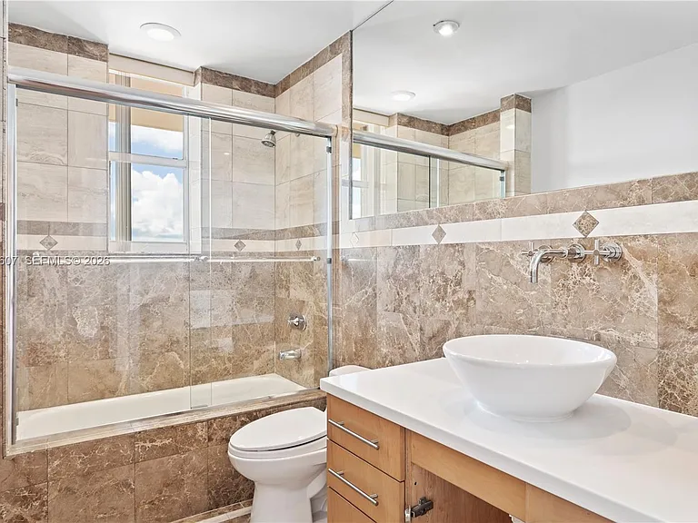 1000 Venetian Way #301 — Photo 16