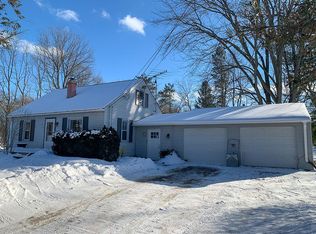 8426 E Allen Rd, Fenton, MI 48430