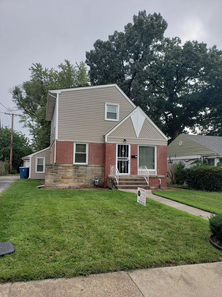 11 167th Pl photo 1