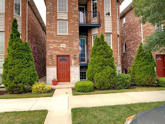 2nd image of 5922 N Milwaukee Ave Unit 3