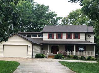 28214 Elba Dr, Grosse Ile, MI