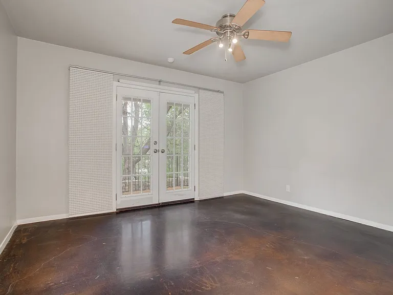 2300 Trailside Drive — Photo 15