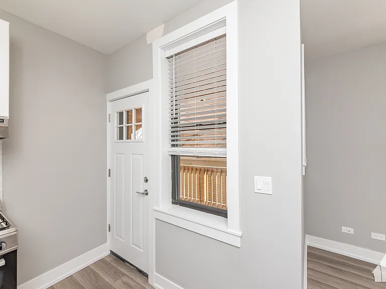 3943.5 N Janssen Ave #2E — Photo 8