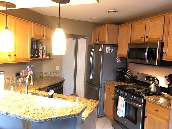 5th image of 217 S Aspen Ct Unit 4