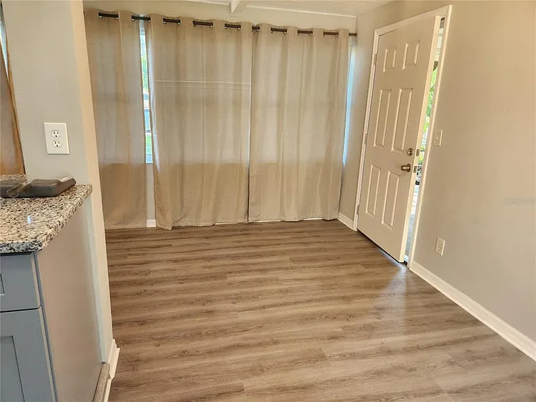 1040 Ruby St — Photo 5