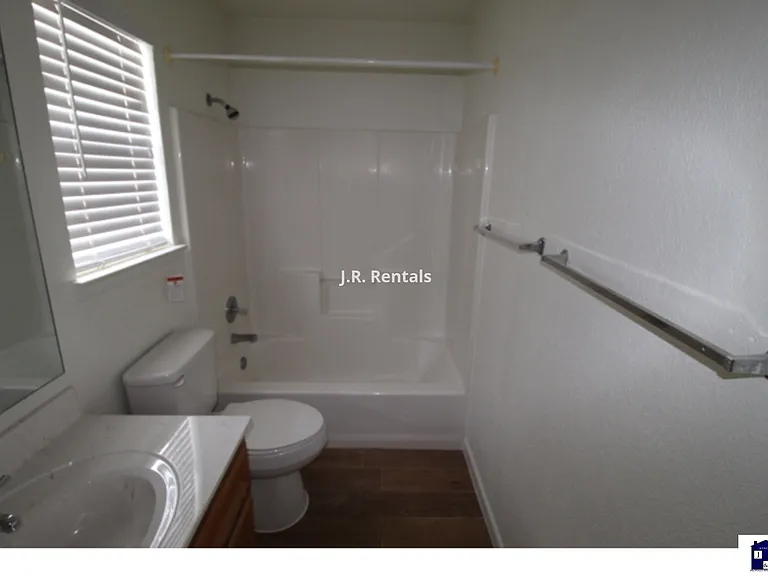 2412 Skylark Cir — Photo 11