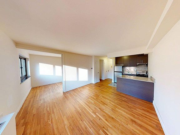 5th image of 50 Prince St APT 6M