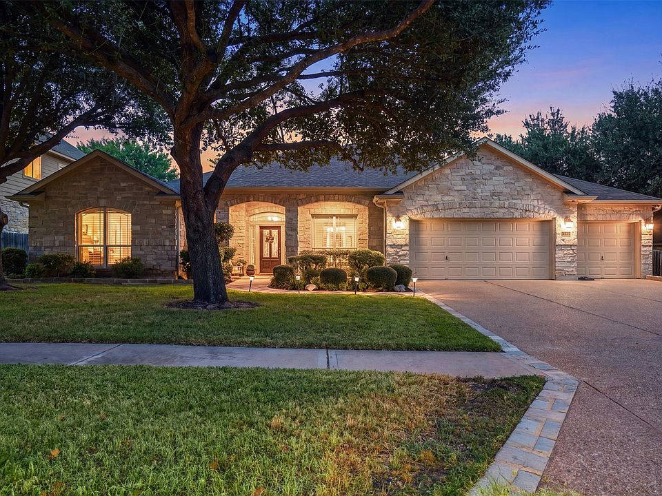 1st image of 402 Ridgetop Bnd