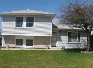 12 Abbeywood Dr, Romeoville, IL 60446