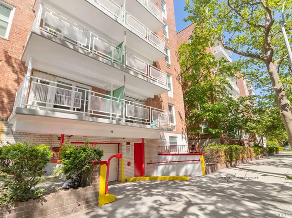 66-10 Thornton Place #2E, Rego Park, NY 11374
