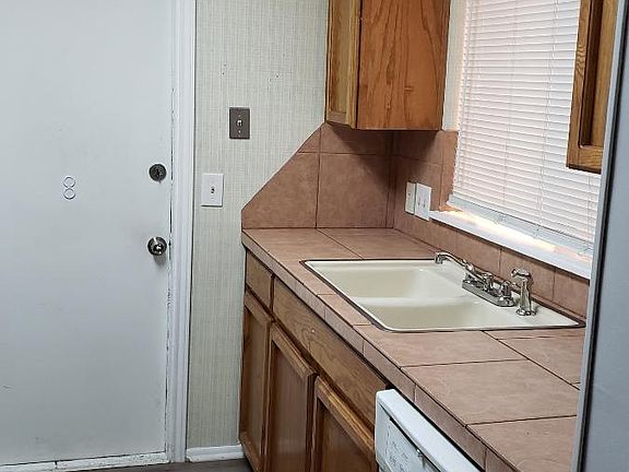 5th image of 11205 Willowood Creek Dr APT B