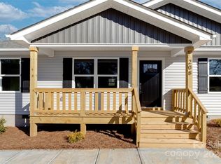 208 10th St, Newton, NC 28658