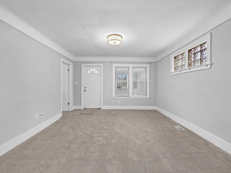 419 W Twelve Mile Rd — Photo 13