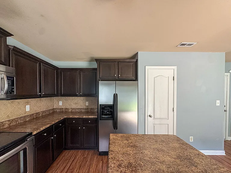 1424 Saint Johns Loop — Photo 8