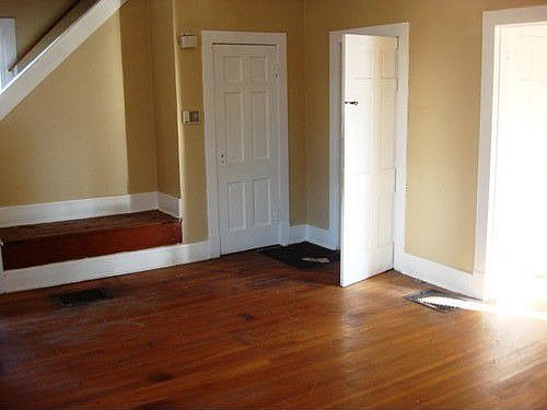 5th image of 110 Huron Ave