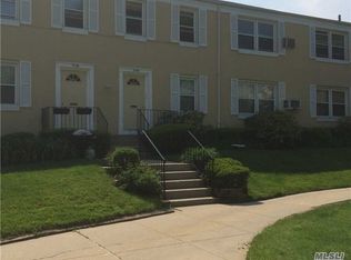 7130 Little Neck Pkwy, Glen Oaks, NY 11004