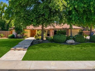 2106 Old Farm Rd, Bakersfield, CA 93312