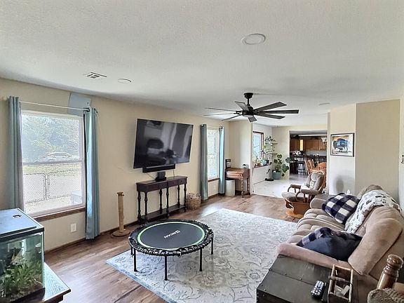 3rd image of 5016 E 4th Ave