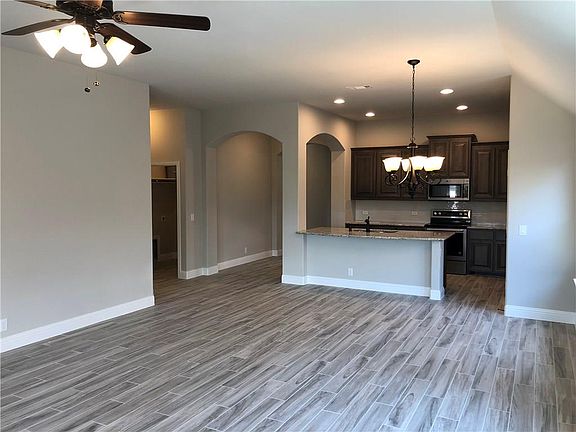 5th image of 1704 De Berry Ln