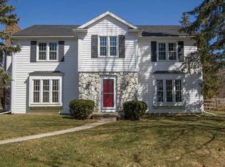 811 Blackhorse Ct, Perrysburg, OH 43551