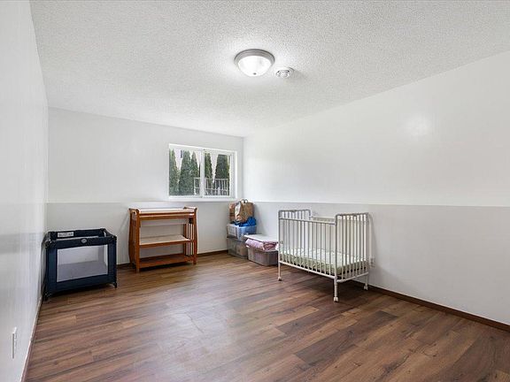5th image of 526 Hackney Ave