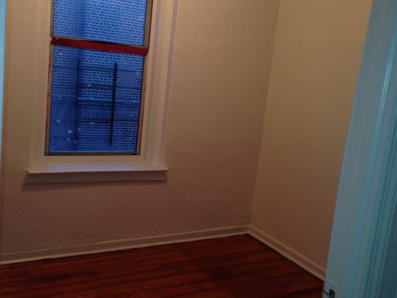 3rd image of 615 Pelham Pkwy N APT D18