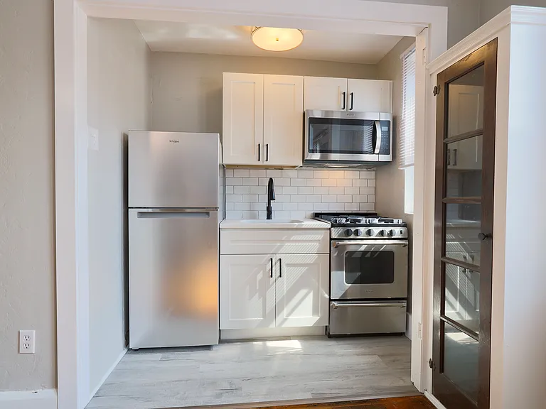 Apartments On Academy — Photo 16
