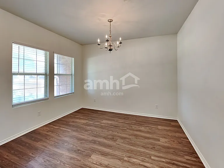 602 Fox Glen Dr — Photo 5