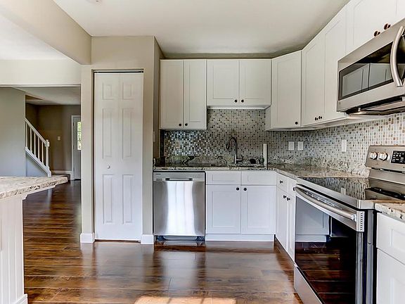 4th image of 4303 Blue River Ct