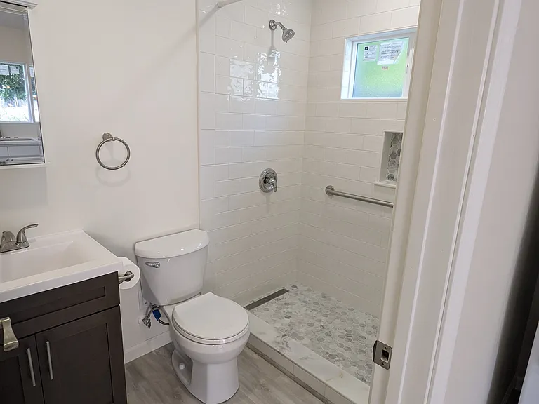 111 La Verne Ave — Photo 4