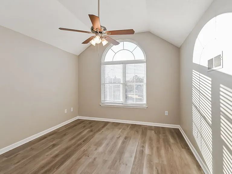 7140 Hunters Forest Dr — Photo 10