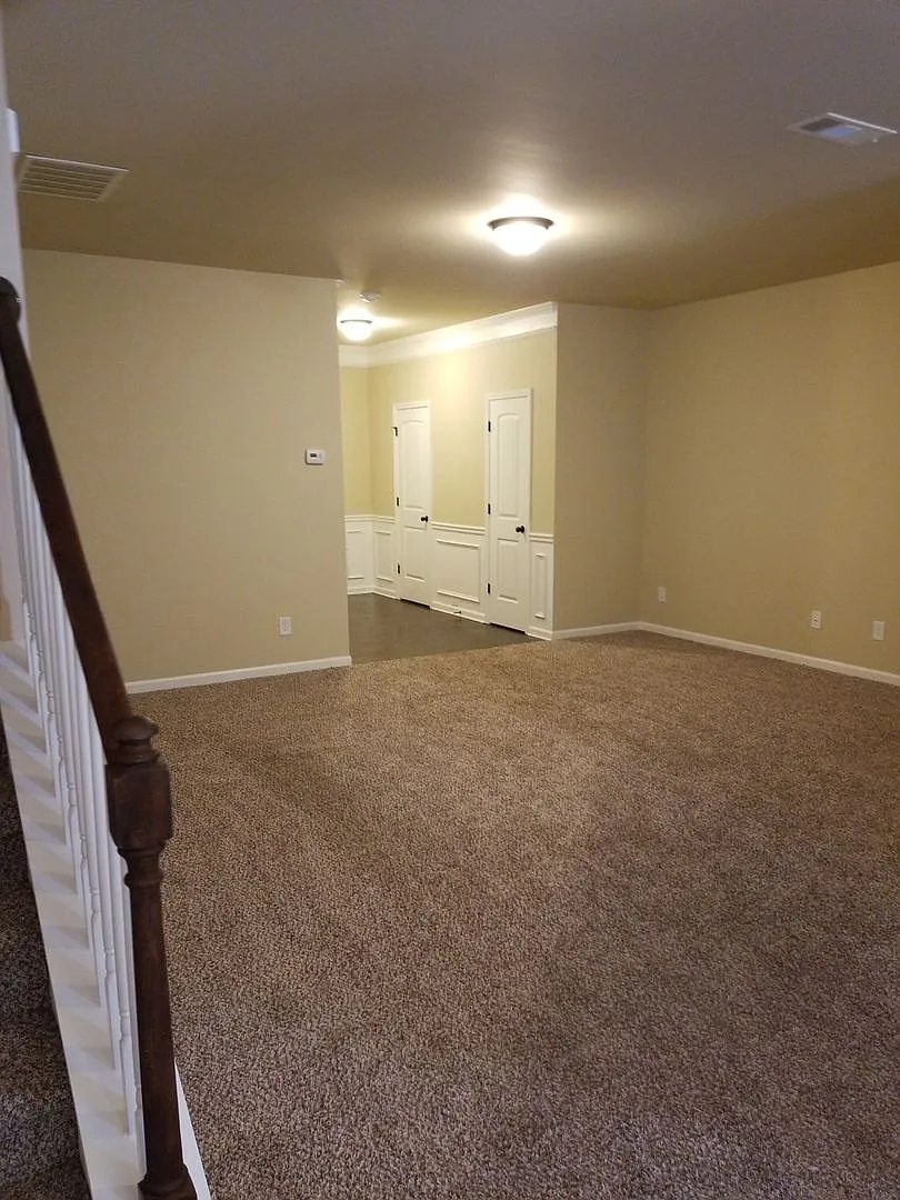 Townhome 3 Bedroom, 2.5 Bath- Sought After Location — Photo 2