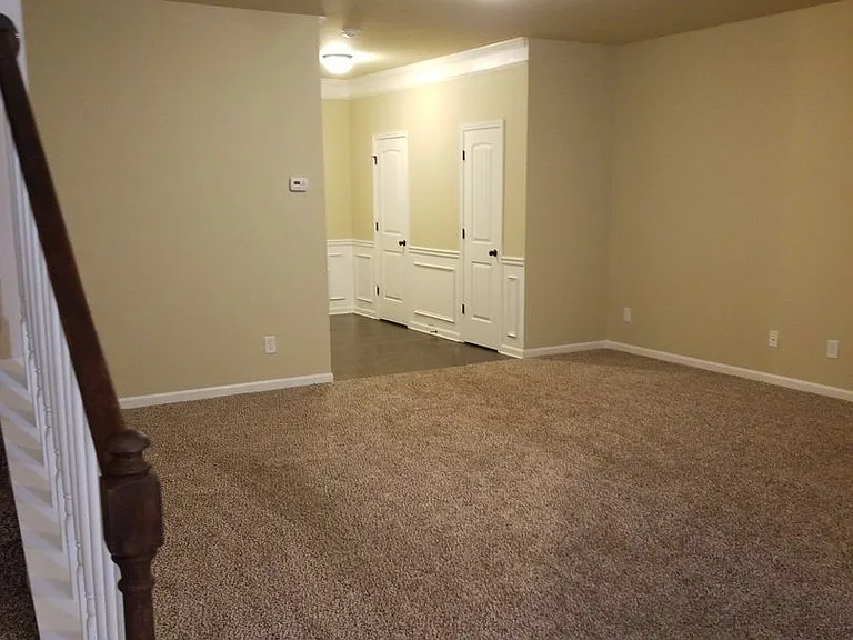 628 Oakside Pl — Photo 2